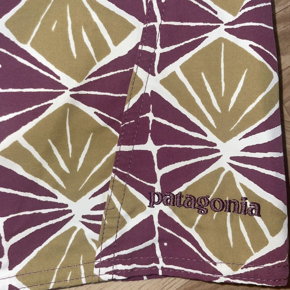 Patagonia Men's 36 Lined Board Shorts Swim Trunks - Picture 4 of 6